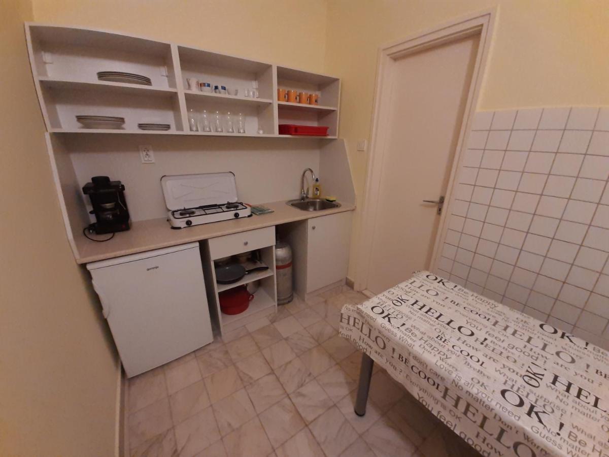 Gyopar Gyoengye Apartmanhaz Орошхаза Экстерьер фото