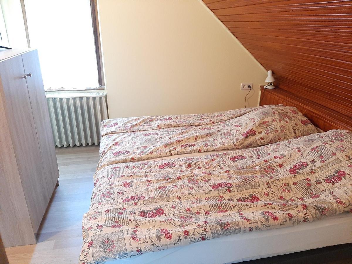 Gyopar Gyoengye Apartmanhaz Орошхаза Экстерьер фото