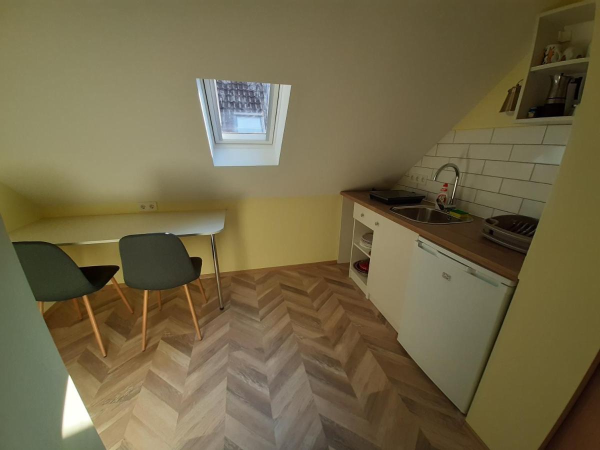 Gyopar Gyoengye Apartmanhaz Орошхаза Экстерьер фото