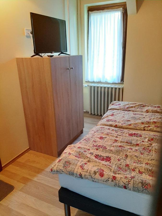 Gyopar Gyoengye Apartmanhaz Орошхаза Экстерьер фото