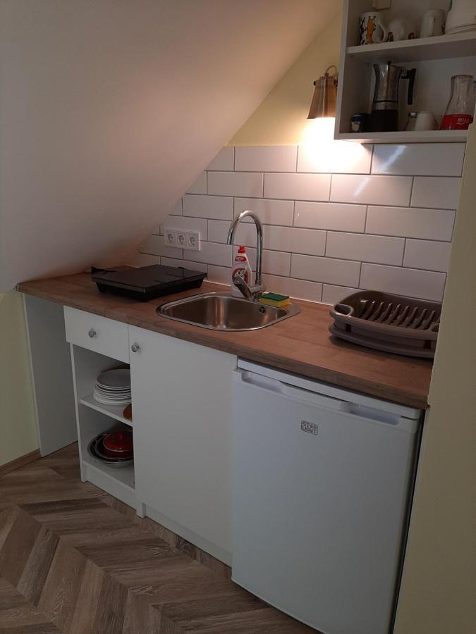 Gyopar Gyoengye Apartmanhaz Орошхаза Экстерьер фото