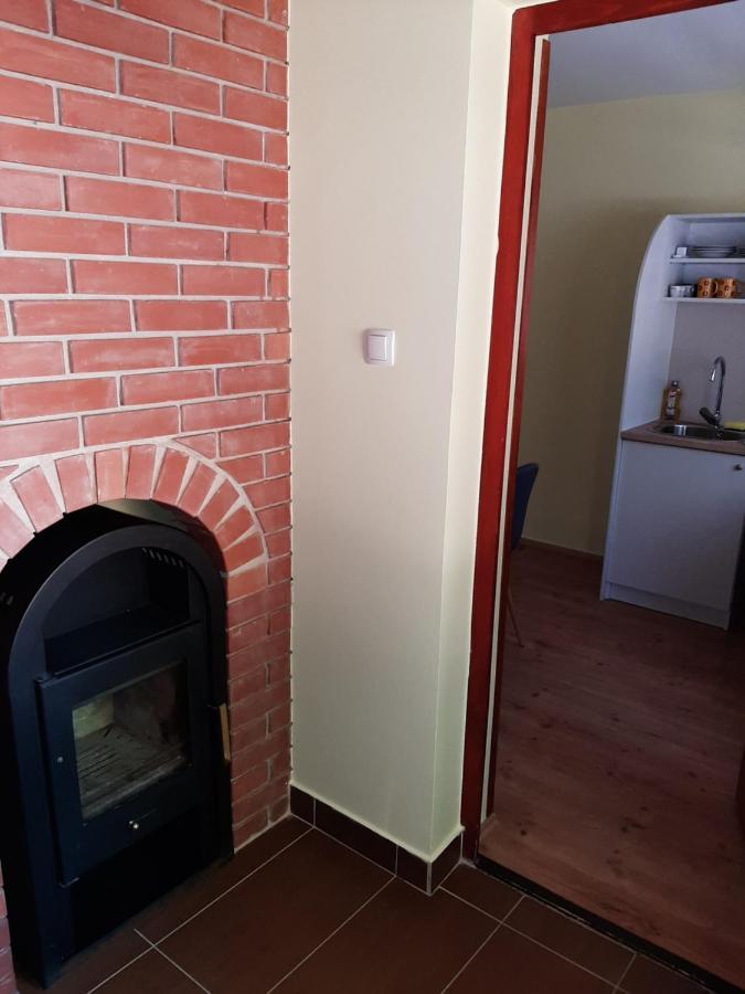 Gyopar Gyoengye Apartmanhaz Орошхаза Экстерьер фото