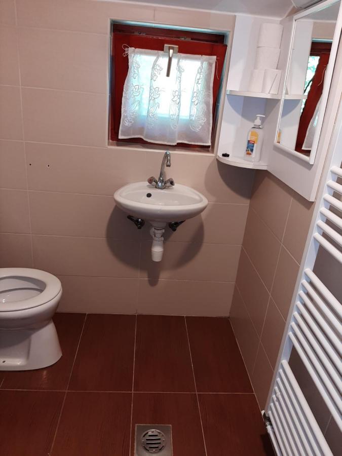 Gyopar Gyoengye Apartmanhaz Орошхаза Экстерьер фото