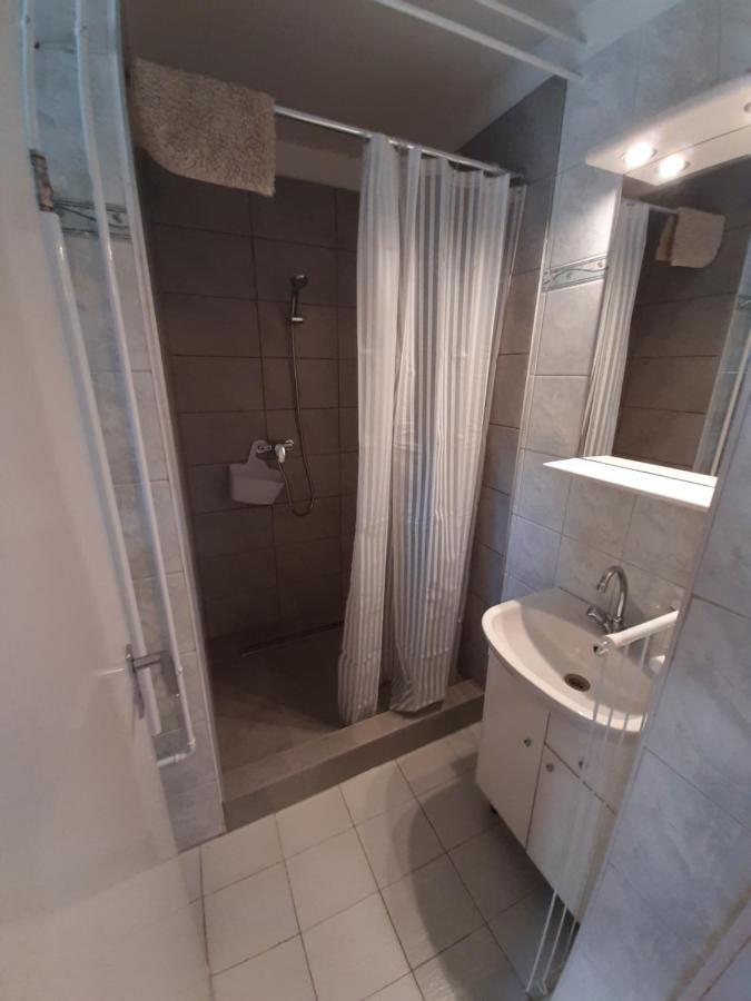 Gyopar Gyoengye Apartmanhaz Орошхаза Экстерьер фото