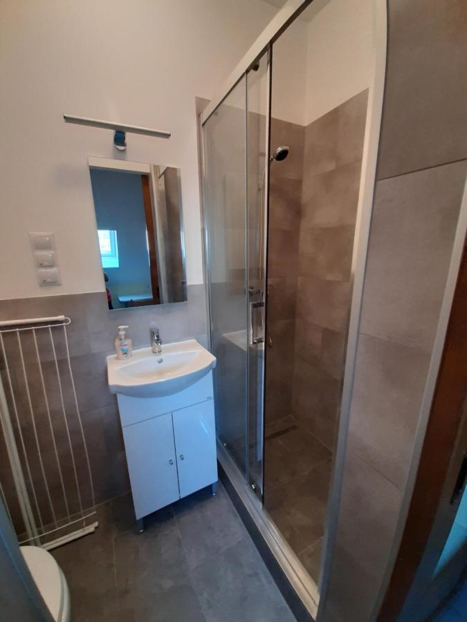Gyopar Gyoengye Apartmanhaz Орошхаза Экстерьер фото